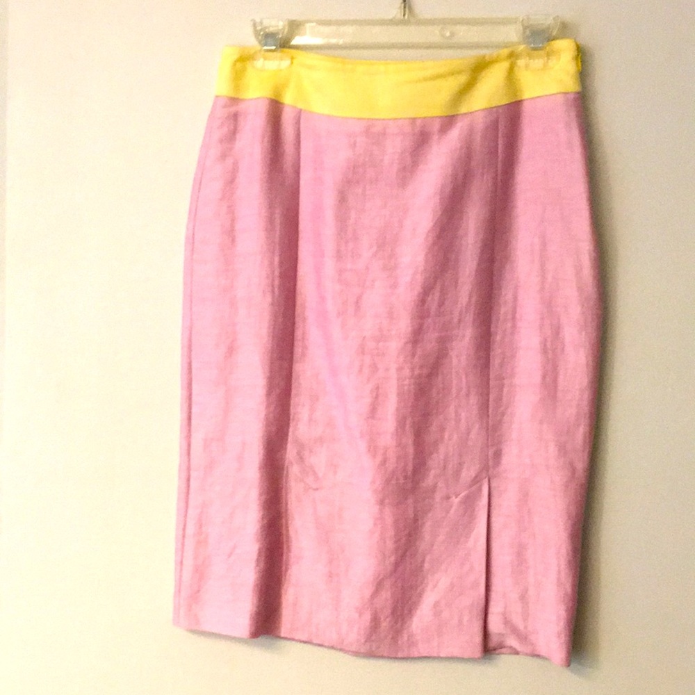 Straight skirt with 2 accent front splits. Lined.